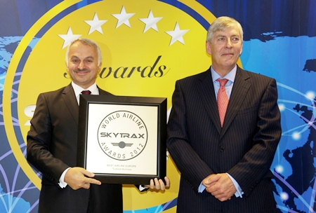 Turkish Airlines’ general manager Temel Kotil Ph.D. (left) receives the award from Skytrax CEO Edward Plaisted (right).